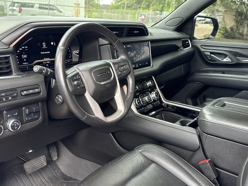Used 2022 GMC Yukon Denali w/ Denali Premium Package AWD/4WD image 5