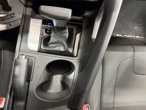 Certified 2023 Hyundai Elantra SE w/ Cargo Package image 12