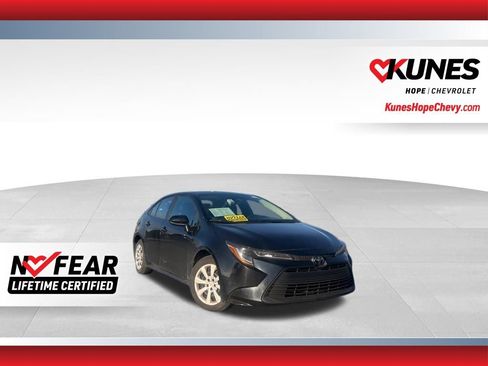 Used 2025 Toyota Corolla LE image 1