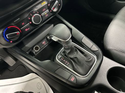 Used 2020 Kia Soul LX image 17