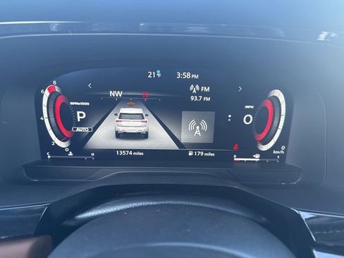 Used 2025 Nissan Pathfinder Platinum image 30