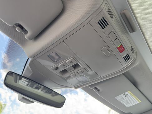 Used 2025 Volkswagen Jetta SE w/ Sunroof Package FWD image 30