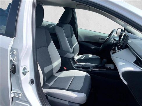 Used 2025 Toyota Corolla LE FWD image 9