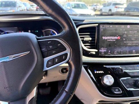 Used 2021 Chrysler Pacifica Touring-L w/ Uconnect Theater Family Group image 17