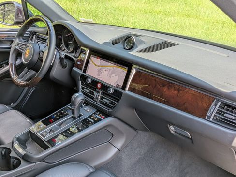 Certified 2026 Porsche Macan AWD/4WD image 22