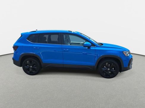 New 2026 Volkswagen Taos SE FWD image 4