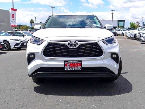 Certified 2025 Toyota Highlander LE AWD/4WD image 3