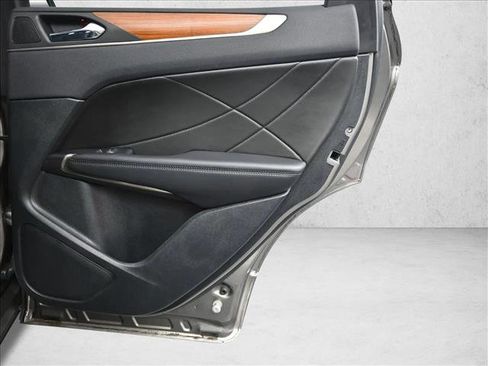 Used 2017 Lincoln MKC Reserve image 23