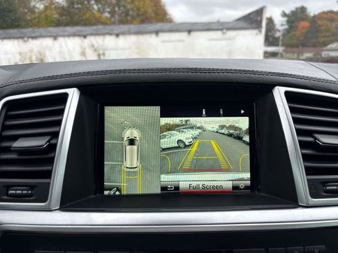 Used 2015 Mercedes-Benz GL 550 4MATIC image 25