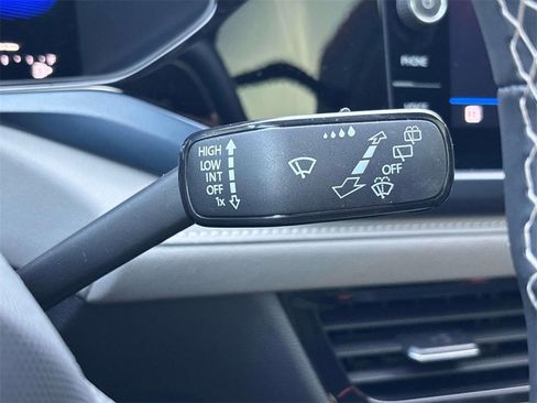 Used 2023 Volkswagen Taos SE w/ Panoramic Sunroof Package image 30