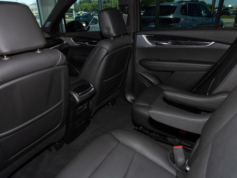 Used 2024 Cadillac XT6 Premium Luxury w/ Technology Package AWD/4WD image 9