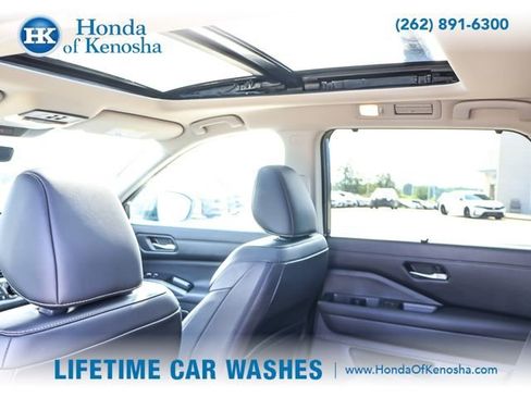 Used 2024 Nissan Pathfinder SL w/ SL Premium Package AWD/4WD image 14