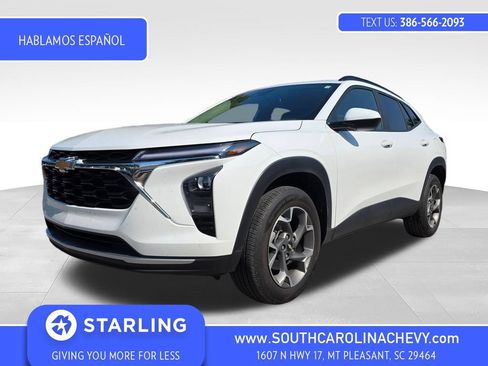 Used 2025 Chevrolet Trax LT FWD image 1