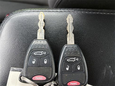 Used 2013 Dodge Avenger SXT image 22