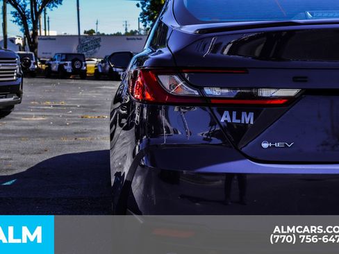 Used 2025 Toyota Camry SE image 17