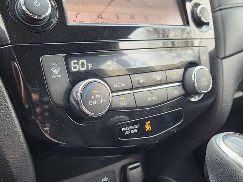 Used 2018 Nissan Rogue SV w/ Premium Package image 21