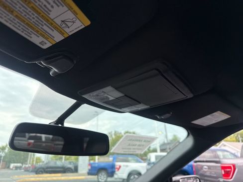 Used 2017 Ford Explorer XLT w/ Equipment Group 202A FWD image 42