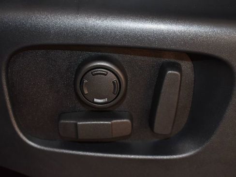 Used 2020 Land Rover Discovery HSE image 18