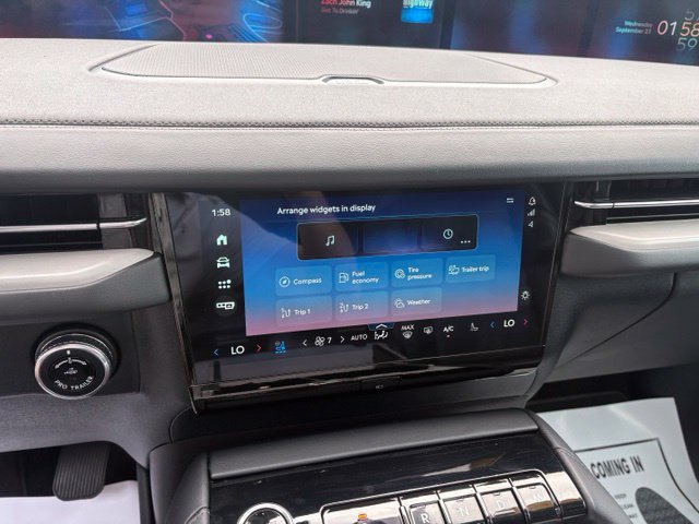 Used 2025 Lincoln Navigator Reserve AWD/4WD image 19