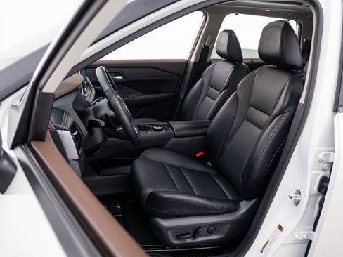 Used 2023 Nissan Rogue SV w/ SV Premium B Package image 10