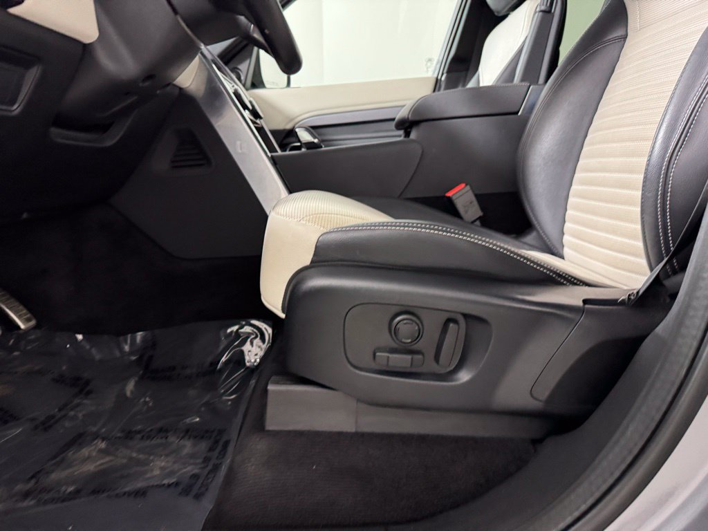 Used 2021 Land Rover Discovery S R-Dynamic AWD/4WD image 19