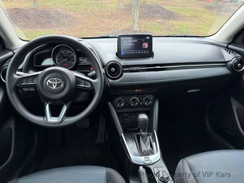 Used 2020 Toyota Yaris LE image 14