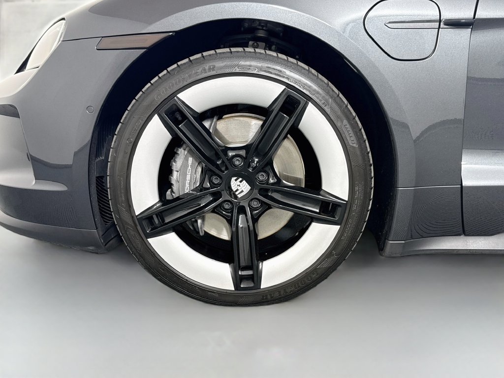 Certified 2025 Porsche Taycan AWD/4WD image 30