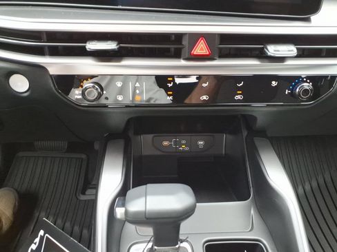 New 2026 Kia Sorento LX FWD image 15