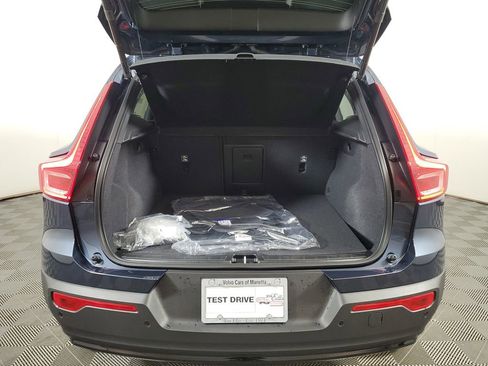 New 2026 Volvo XC40 B5 Core w/ Climate Package image 9