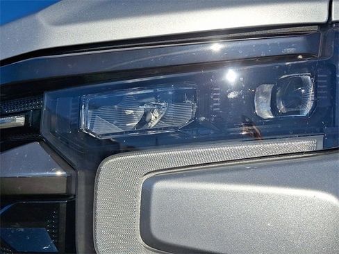 Used 2022 Chevrolet Silverado 1500 ZR2 w/ Technology Package image 9