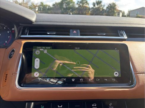 Used 2019 Land Rover Range Rover Velar R-Dynamic SE image 31