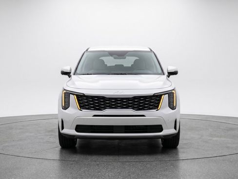 Used 2024 Kia Sorento S image 2