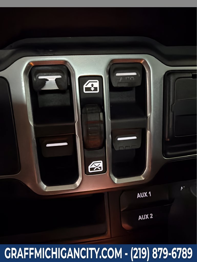 Used 2018 Jeep Wrangler Unlimited Sahara AWD/4WD image 28