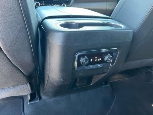 Used 2025 Chevrolet Suburban Z71 AWD/4WD image 25