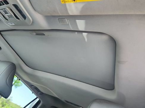 Used 2021 Toyota Highlander XLE AWD/4WD image 33