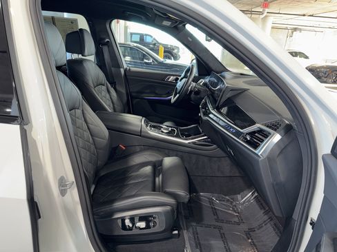 Used 2025 BMW X7 xDrive40i w/ M Sport Package image 10