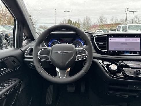 New 2026 Chrysler Pacifica Select AWD/4WD image 11