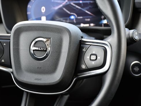 Certified 2025 Volvo XC40 B5 Core image 22