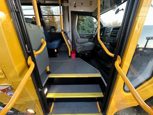 Used 2014 Chevrolet Express 3500 image 4