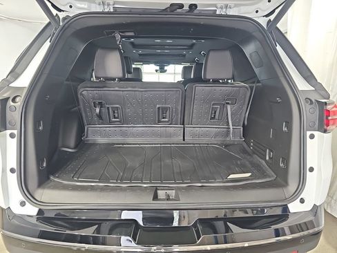 Certified 2023 Chevrolet Traverse Premier w/ Redline Edition AWD/4WD image 17