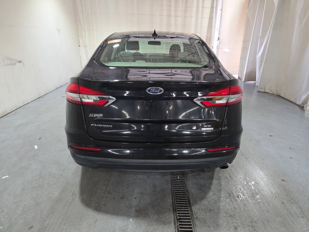 Used 2020 Ford Fusion SE FWD image 11