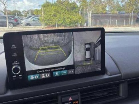 Used 2023 Honda Pilot TrailSport image 11