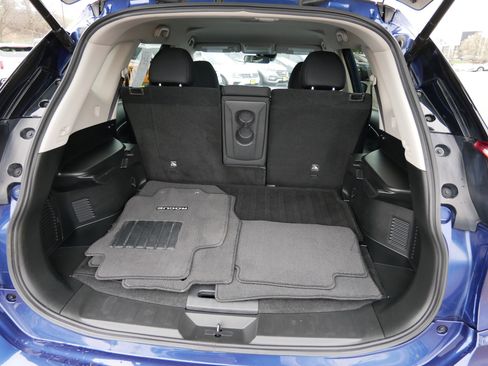 Used 2019 Nissan Rogue SV image 18