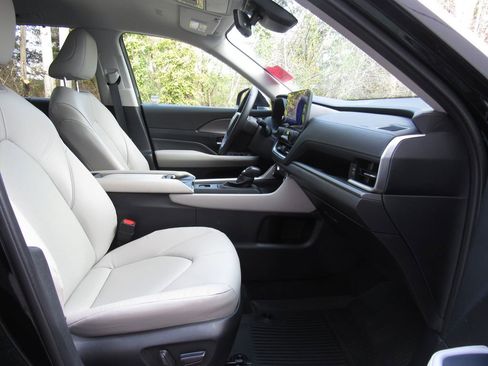 Certified 2025 Toyota Grand Highlander AWD image 20