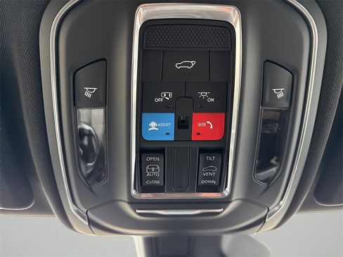 New 2025 Jeep Grand Cherokee L Altitude image 33