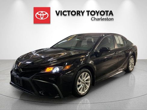 Used 2023 Toyota Camry SE FWD image 1