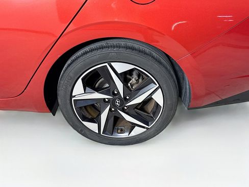 Used 2021 Hyundai Elantra Limited image 37