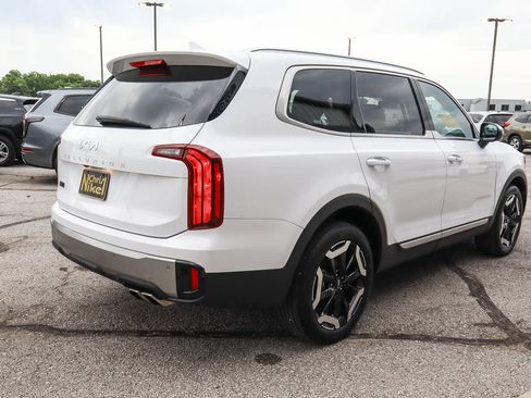 Used 2025 Kia Telluride S FWD image 4