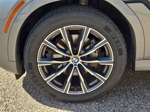 Used 2025 BMW X6 xDrive40i AWD/4WD image 11