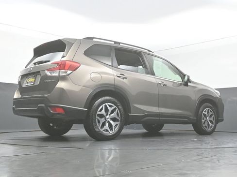 Used 2021 Subaru Forester Premium AWD/4WD image 45